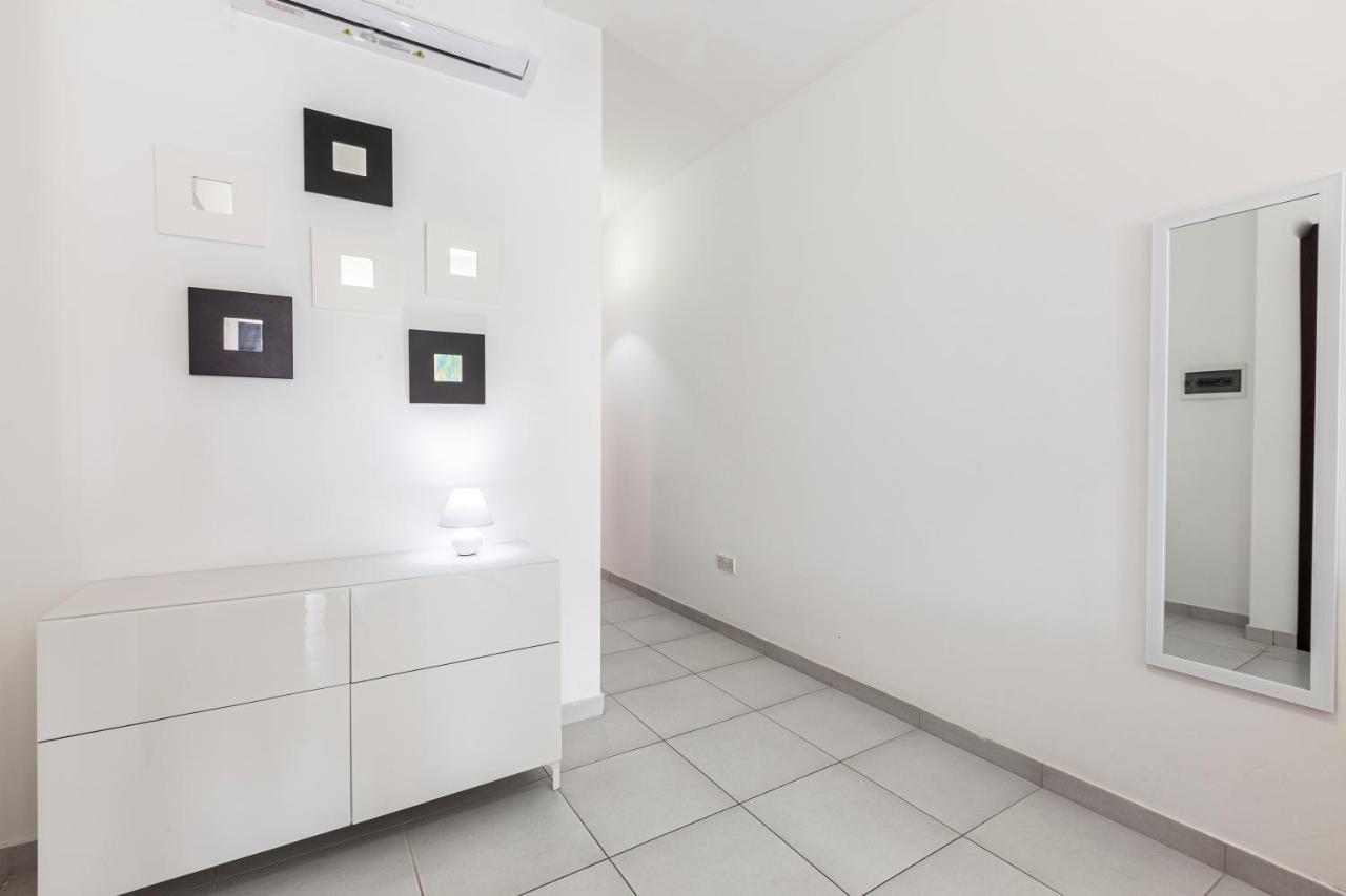 Z4 - Seafront Apartment 세인트폴스베이 외부 사진